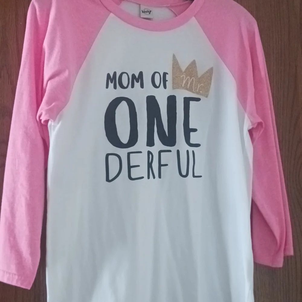 🤑 Dad and Mom of Mr. ONEderful shirts! - Picture 5 of 8